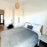 Downtown - Premium Kamena Vourla