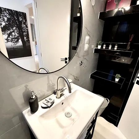 Downtown - Premium Kamena Vourla